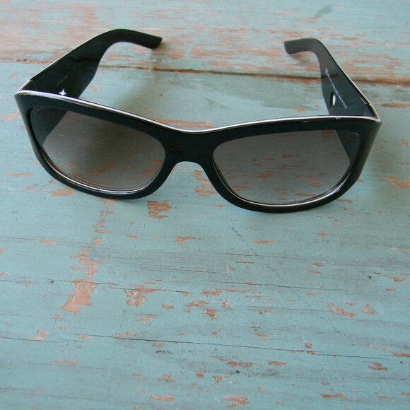Christian Dior LOVINGLYDIOR2 BLACK  Heart LOGO DETAIL SUNGLASSES MADE IN ITALY - Picture 1 of 10